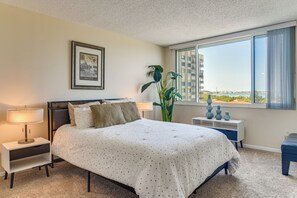 Interior - 2 Mi to Beach! Bay-view Snowbird Haven in St Pete (St. Petersburg)