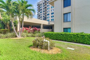 Interior - 2 Mi to Beach! Bay-view Snowbird Haven in St Pete (St. Petersburg)