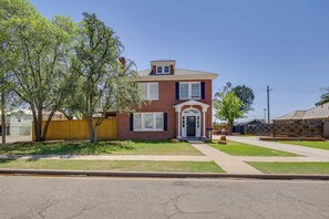 House (5 Bedrooms) | Front of property - Fire Pit & Pergola! Renovated Brick Beauty By TTU (Lubbock)