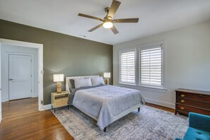 House (5 Bedrooms) | Interior - Fire Pit & Pergola! Renovated Brick Beauty By TTU (Lubbock)