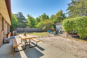 Interior - Fenced Yard! Family Getaway 6 Mi to Carolina Beach (Wilmington)