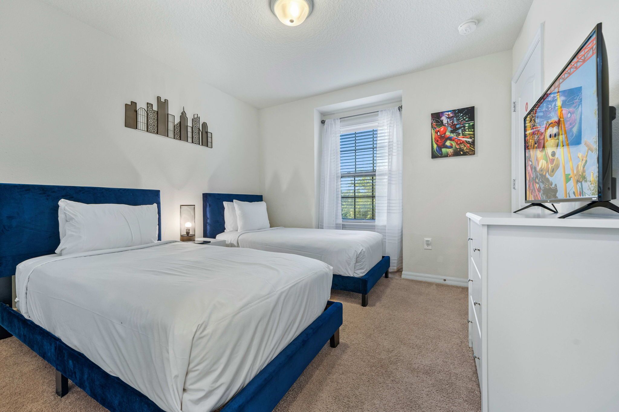 5 bedrooms, desk, iron/ironing board, travel cot