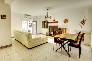 Villa, 3 soverom, røyk, balkong | Spisestue