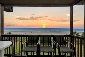 Property grounds - Beachfront Bungalow Noon Check In Ocean View Pool (Myrtle Beach)