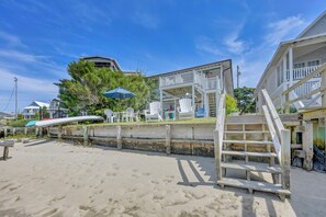 Terrace/patio - The Dolphin House - 4 bedroom soundfront cottage (Wrightsville Beach)