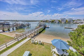 Property grounds - The Dolphin House - 4 bedroom soundfront cottage (Wrightsville Beach)