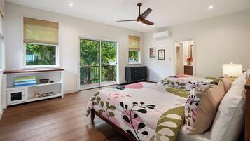 3 bedrooms, iron/ironing board, WiFi (free), bed sheets
