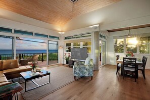 Smart TV - Kick back at Lay Back Larry's on Brennecke's Beach, Poipu, Kauai Island! (Koloa)
