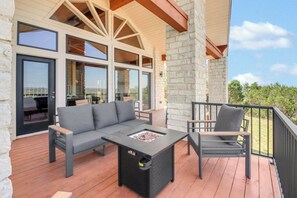 Terrace/patio - Sweeping Hill Country Views | Fire Table, Deck, Designer Home Near Town (Wimberley)