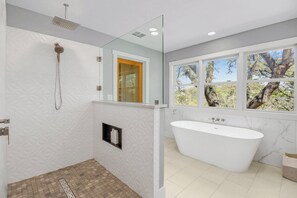 Hair dryer, towels - Sweeping Hill Country Views | Fire Table, Deck, Designer Home Near Town (Wimberley)