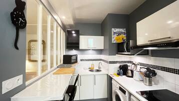 Fridge, microwave, coffee/tea maker, electric kettle