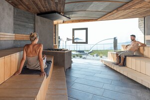 Couples treatment rooms, sauna, hot tub, steam room, body treatments