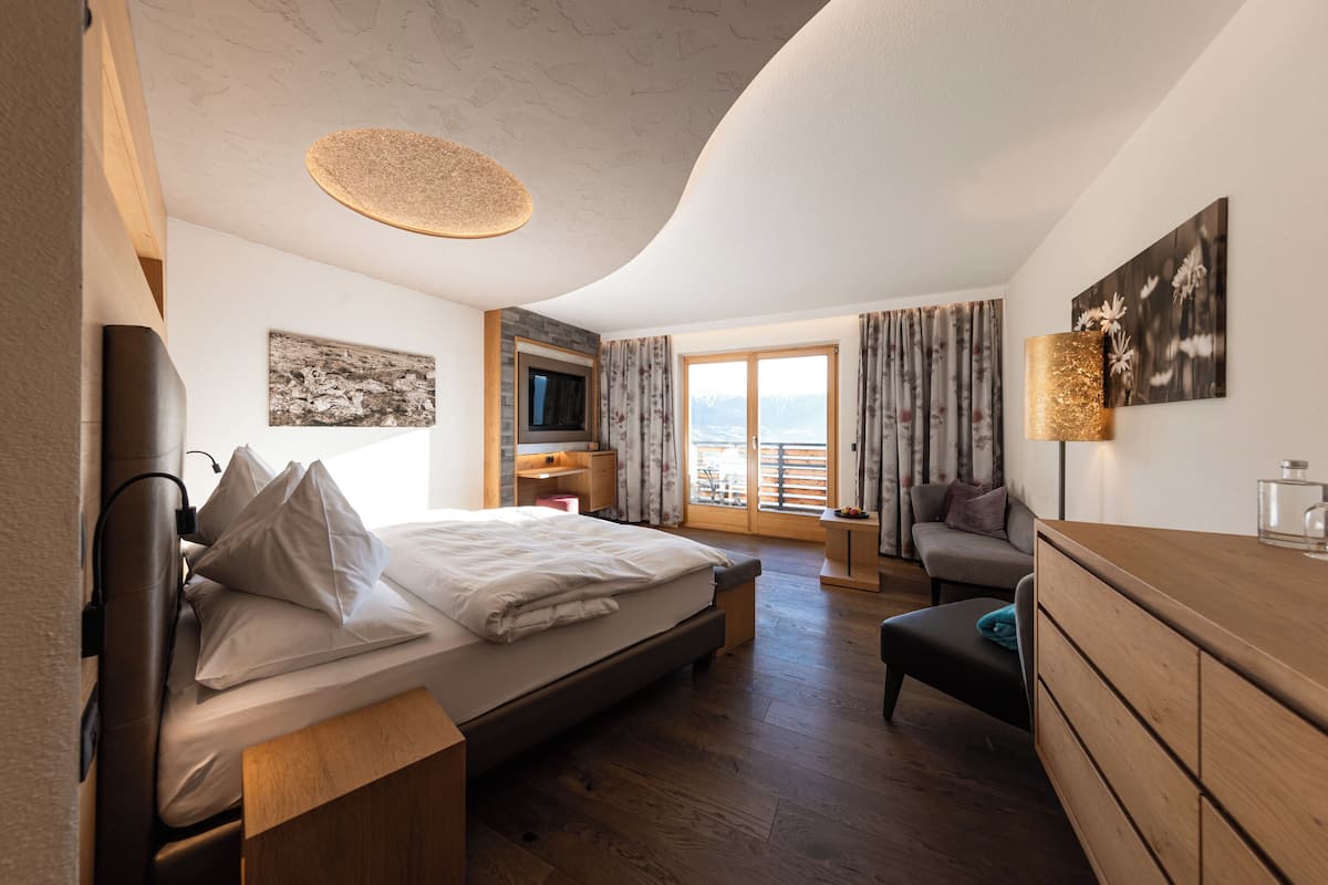 Classic Double Room, Balcony, Mountain View | In-room safe, laptop workspace, blackout curtains, soundproofing