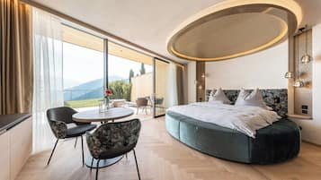 Honeymoon Suite, Balcony, Mountain View | In-room safe, laptop workspace, blackout curtains, soundproofing