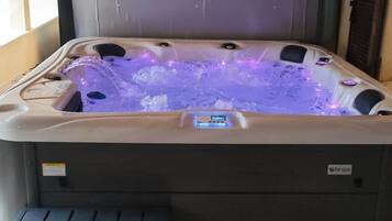 Bain à remous intérieur
