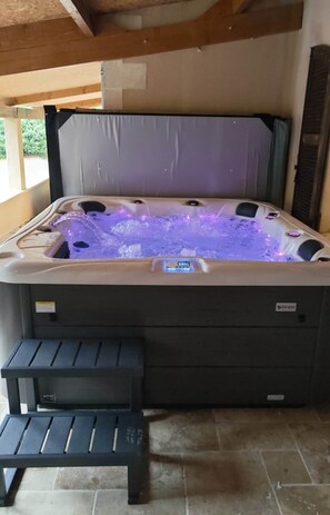 Bain à remous intérieur