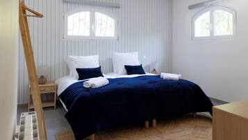 7 bedrooms, desk, iron/ironing board, free WiFi