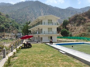 Exterior - Riverside Near Kainchi Dham Temple (Lohali)