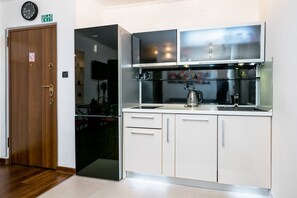 A modern kitchen with a refrigerator, stove, and cabinets. - Adorable 1BDR apt with AC&WiFi in strict center of Split - Xenia (Split)