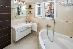 Hair dryer, bidet, towels, soap - Adorable 1BDR apt with AC&WiFi in strict center of Split - Xenia (Split)