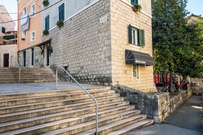 Exterior - Adorable 1BDR apt with AC&WiFi in strict center of Split - Xenia (Split)