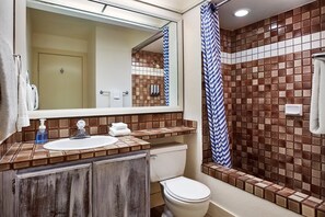 Hair dryer, towels - Seaport Village Inn | 1 Unit | Avalon Waterfront View (Avalon)