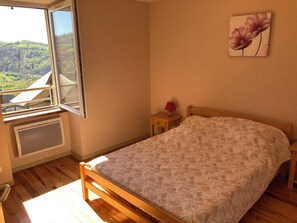 Room - Vrbo Property (Castelnau-de-Mandailles)