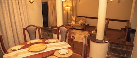 Villa, vista montagna | Interni