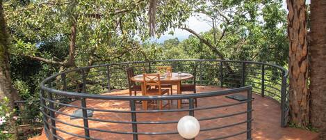 Villa, Bergblick | Speisen im Freien