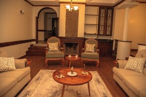 Living area - 5-Bedroom Villa Facing Mt.Kenya (Nyeri)