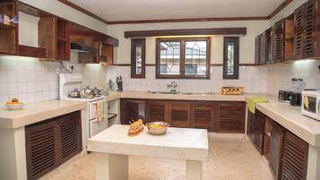 Villa, Mountain View | Private kitchen