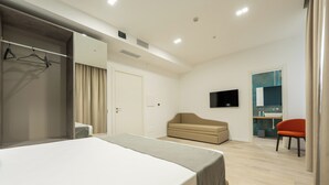 Quadruple Room - MU21 Hotel (Naples)