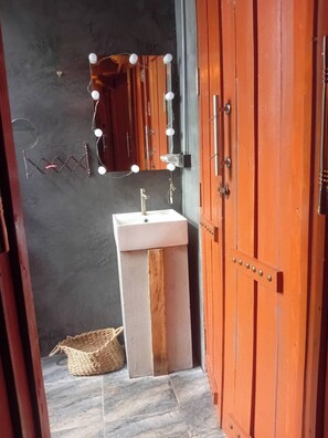 Værelse - 1 soveværelse - ryger - balkon | Badeværelse