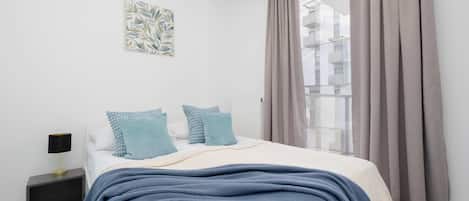 1 habitación, tabla de planchar con plancha, cuna de viaje y wifi