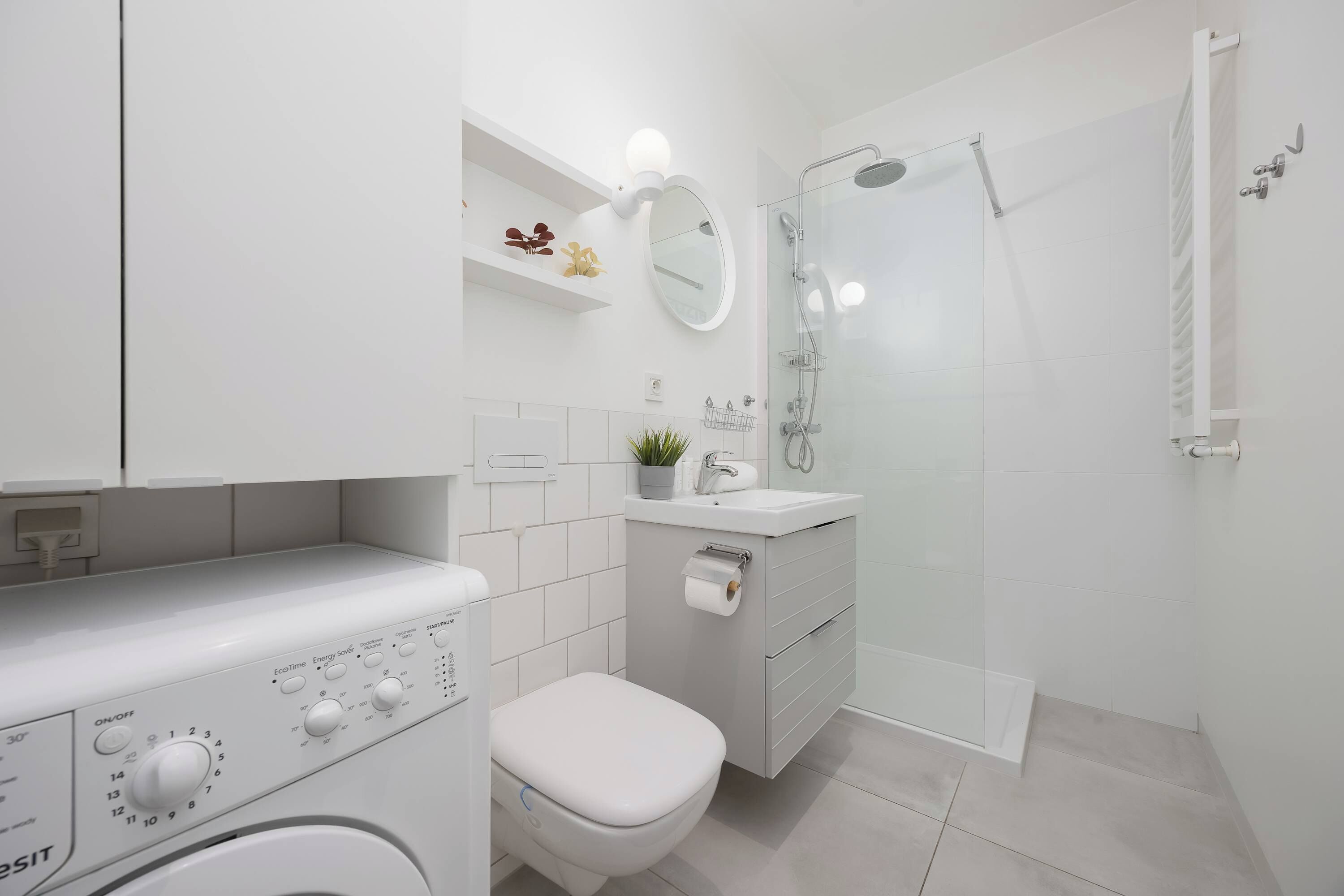 Shower, hair dryer, towels, shampoo