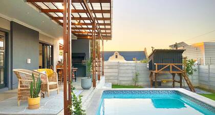 Cape Winelands Mountain View Getaway
