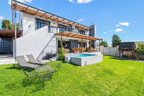Unclassified image, 3 of 126, button - Cape Winelands Mountain View Getaway (Stellenbosch)