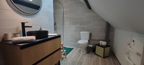 Shower, hair dryer, towels - Welcome to Céline (Mareuil-sur-Ourcq)