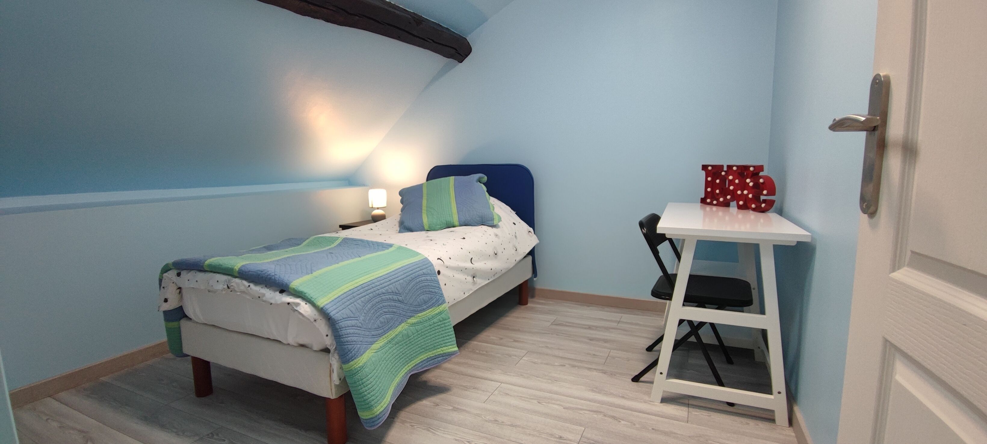 3 bedrooms, iron/ironing board, internet, bed sheets