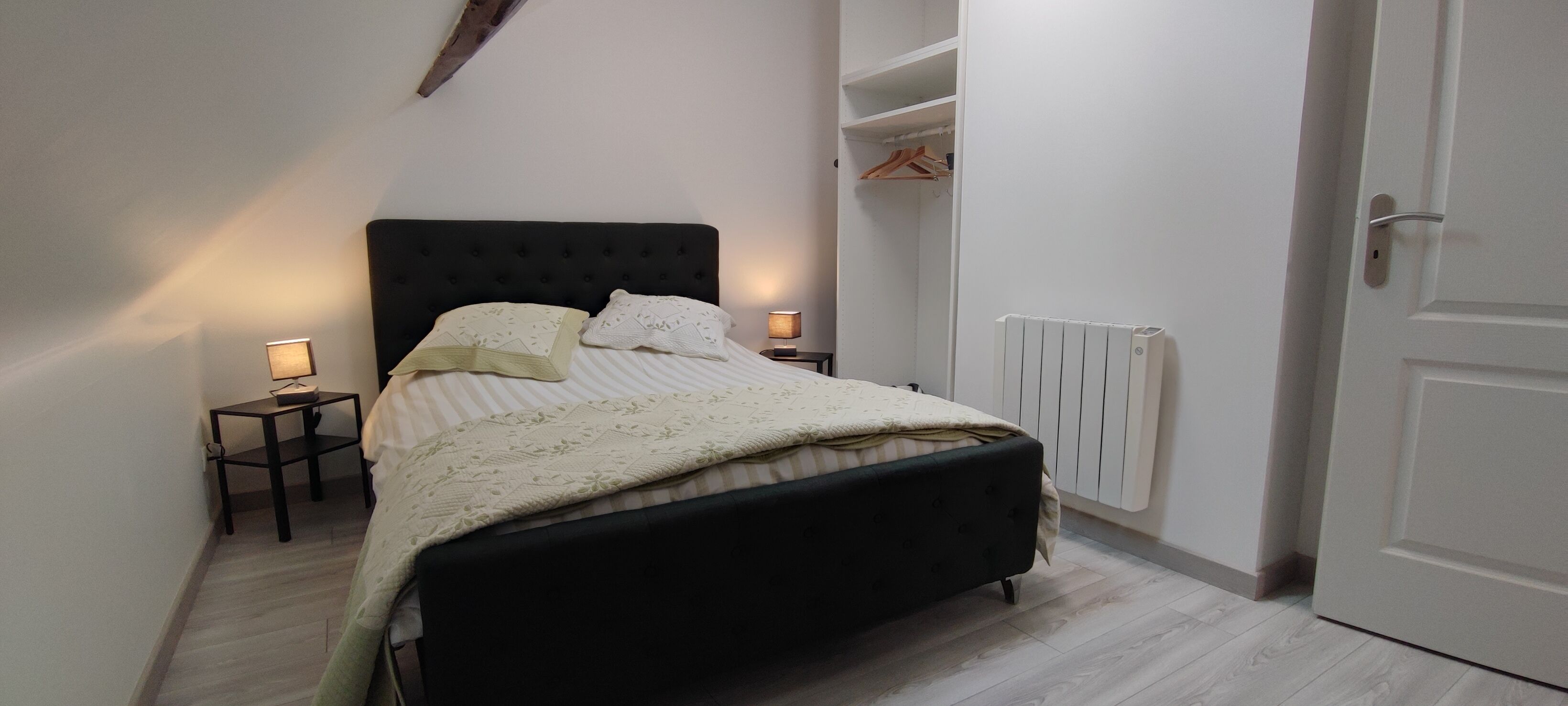 3 slaapkamers, een strijkplank/strijkijzer, internet, beddengoed