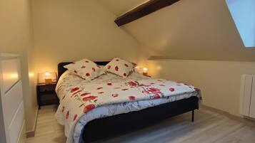 3 bedrooms, iron/ironing board, Internet, bed sheets