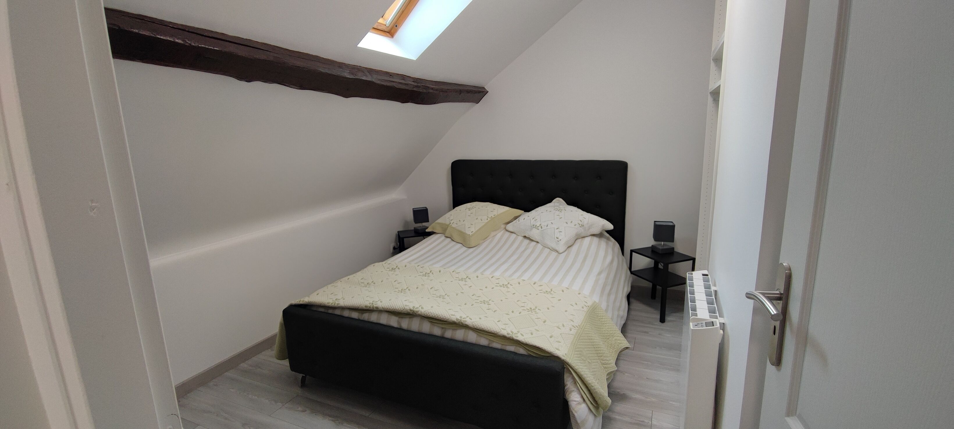 3 slaapkamers, een strijkplank/strijkijzer, internet, beddengoed
