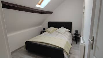 3 slaapkamers, een strijkplank/strijkijzer, internet, beddengoed