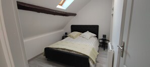3 dormitorios, tabla de planchar con plancha, Internet y ropa de cama