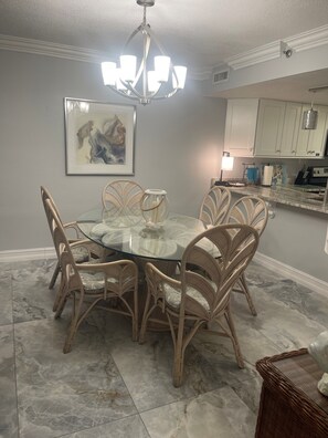 Dining - Sandcastle North 202 Beach Front -3 Bedroom/2Bath (Indian Rocks Beach)