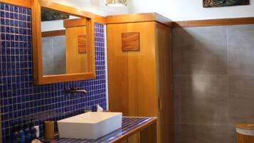 Suite, uitzicht op het strand | Badkamer
