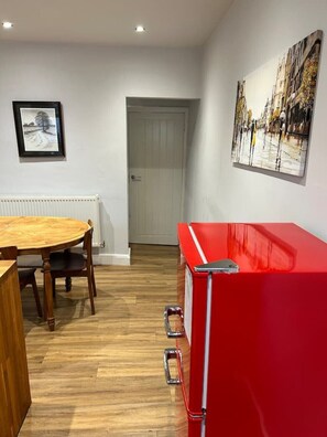 Dining - Great Value Cosy House in Lancashire, Prime Spot (Manchester)