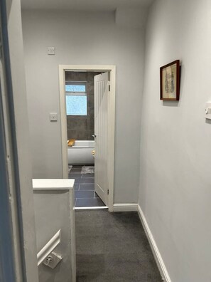 Hair dryer, towels, soap, toilet paper - Great Value Cosy House in Lancashire, Prime Spot (Manchester)