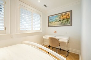 Room - Lakefront Retreat 10 Min from downtown Toronto (Toronto)