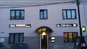 A building with a sign for 'PENZION' and 'Restaurant 101'. - Pezion and apartman near Karlovy Vary (Chodov)